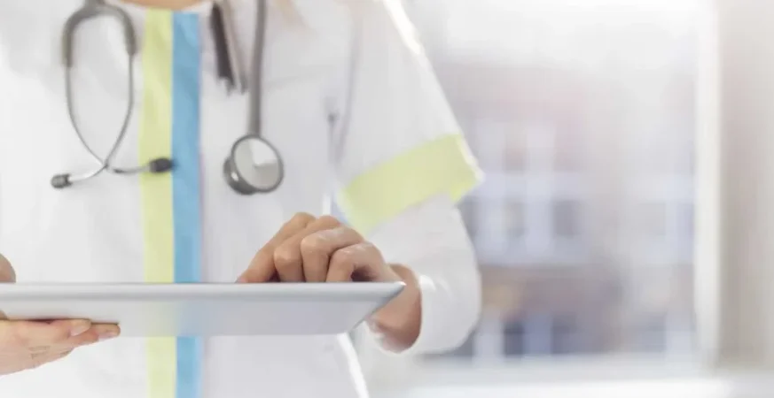 MEC pune mais de 50 cursos de medicina por desempenho insuficiente