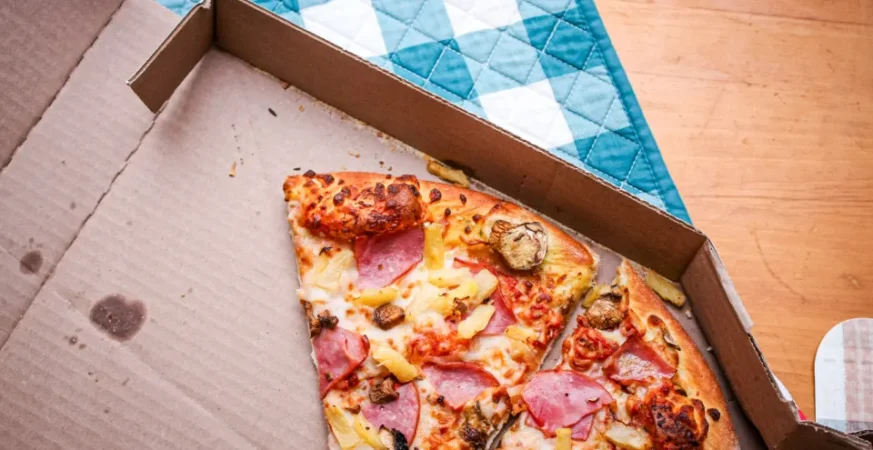 Dono de pizzaria diz não saber causa de intoxicação que matou mulher na Paraíba