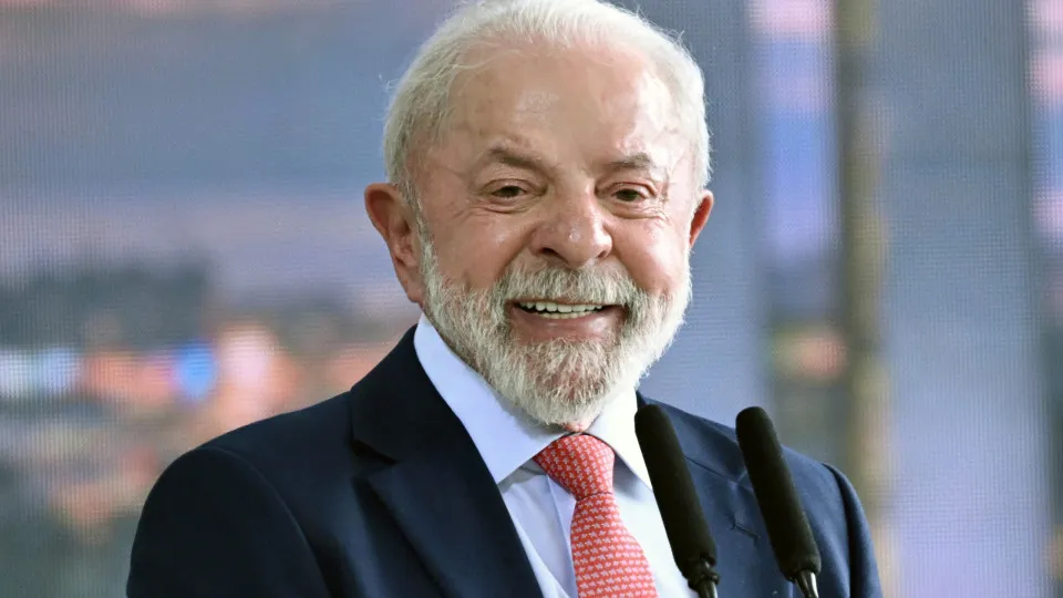 Em decreto