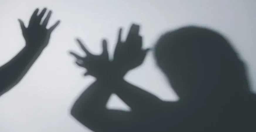 Violência recorrente contra mulheres expõe fragilidade da rede de proteção