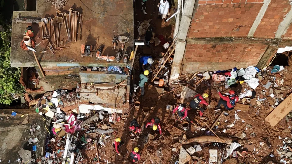 Número de mortos devido as chuvas em MG sobem para 72 pessoas