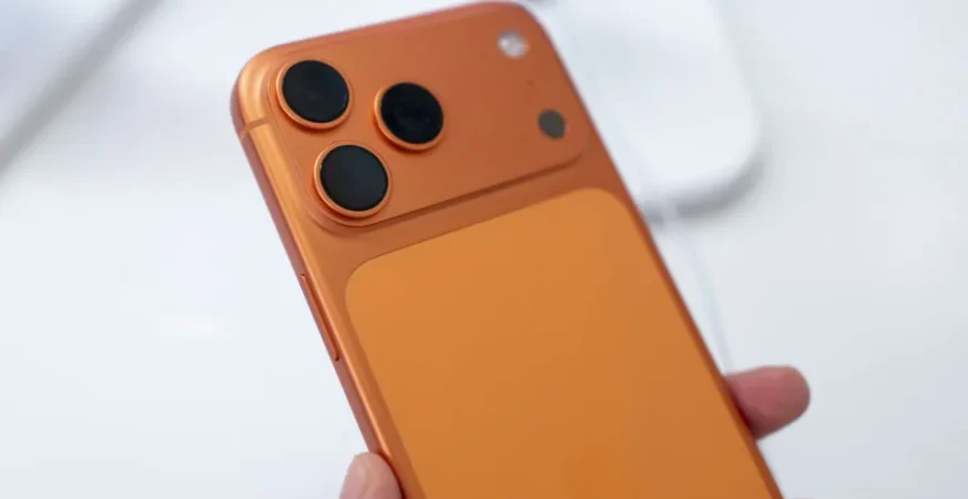 Leilão da Receita tem iPhone 17 por R$ 4.600 e guitarra Fender por R$ 500
