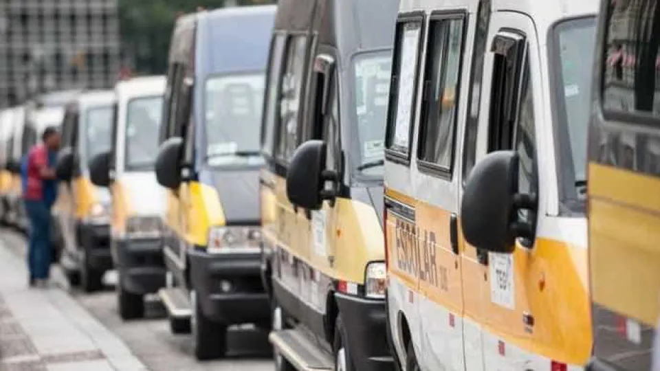 Duas crianças são esquecidas por vans escolares no mesmo dia na Grande SP