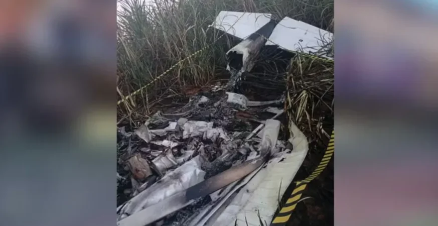 Avião monomotor cai no interior de SP e piloto morre carbonizado