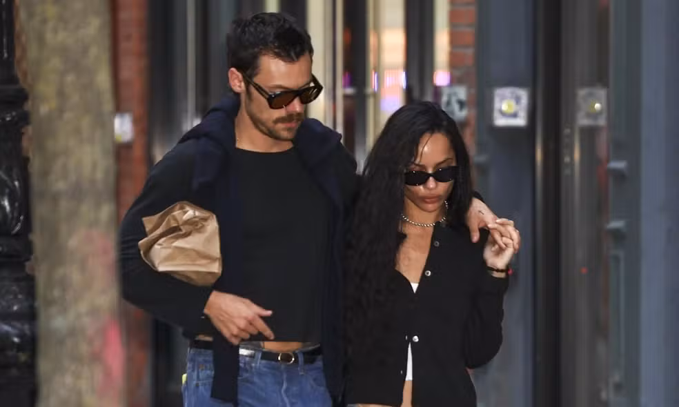 Harry Styles e Zoë Kravitz estão noivos, diz revista internacional