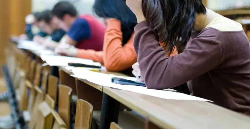 4 em cada 10 alunos de graduação EAD desistem de estudar; número é o maior desde 2014