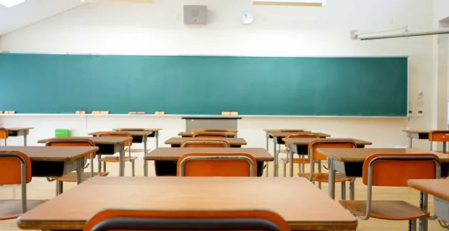 Governo anuncia R$ 60 milhões para reconstrução de escolas em MG