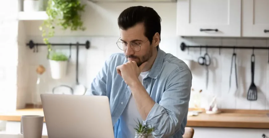 Emojis no trabalho podem prejudicar sua imagem profissional, diz estudo