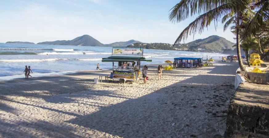 Nove praias de SP estão impróprias para banho às vésperas do feriado