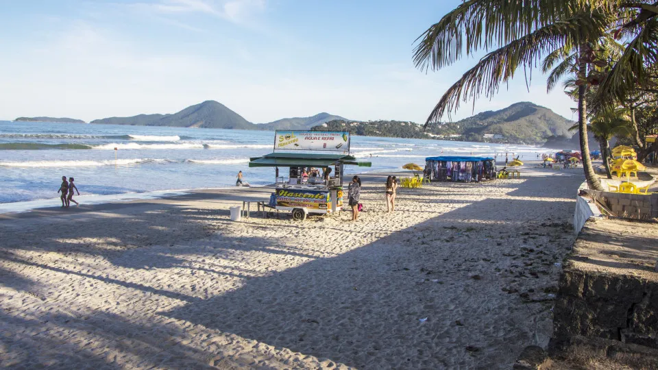 Nove praias de SP estão impróprias para banho às vésperas do feriado