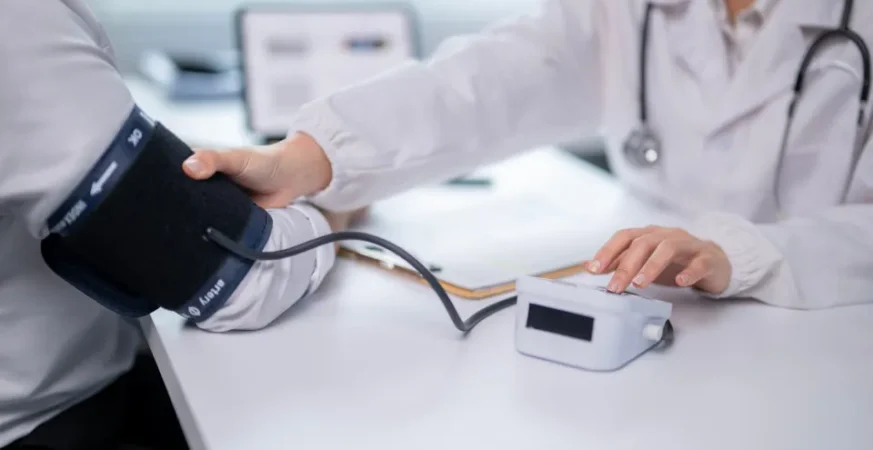MEC sanciona 53 cursos de Medicina com rendimento insatisfatório no Enamed