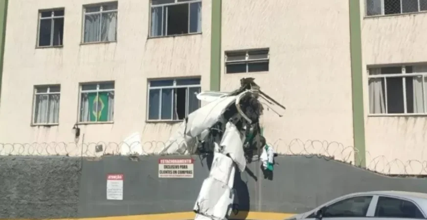 Avião cai, se choca em prédio e deixa pelo menos dois mortos em BH; vídeo