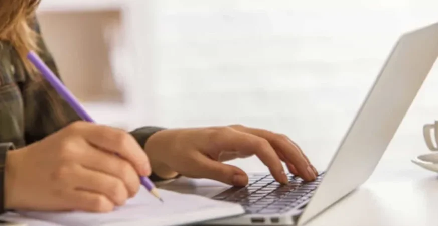 7 em cada 10 formados em licenciatura EAD de português e matemática ficam abaixo do básico