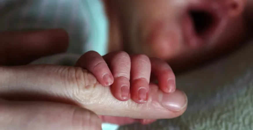 Justiça condena hospital de Goiás por troca de bebês
