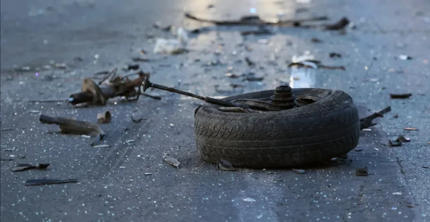 Casal morre em acidente entre carro e caminhonete 20 dias após o casamento