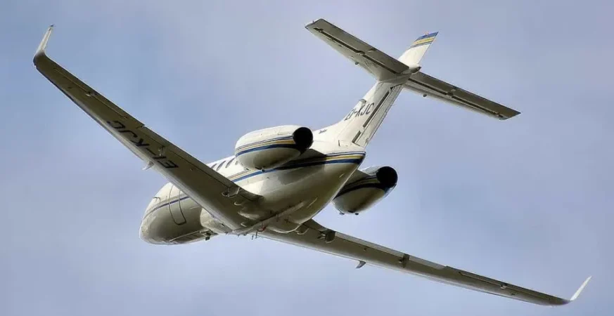 Jatinho sai da pista e quebra asa em pouso no Aeroclube de Santa Catarina