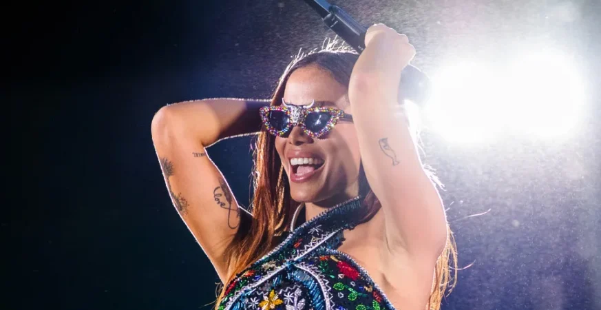 Críticas de Anitta a bets causam mal-estar com patrocinador de festival no qual ela vai cantar