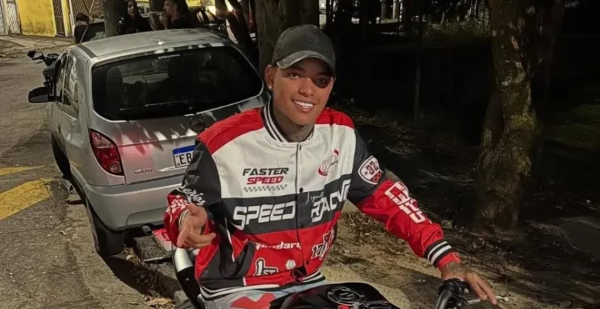 Influenciador morre após colidir moto em poste em Santo André (SP)