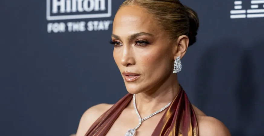 Jennifer Lopez descarta novo romance e diz viver melhor fase da solteirice