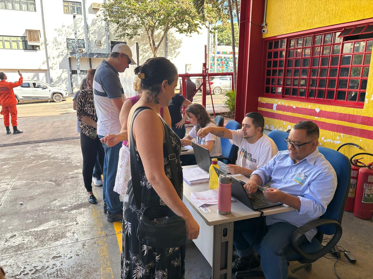 Com atendimento a motoristas e pedestres, drive-thru da vacinação registra cerca de 4 mil doses aplicadas