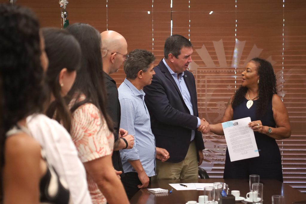 Governo de MS autoriza novo concurso com 2 mil vagas para professores da Rede Estadual