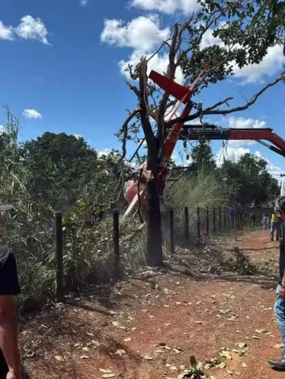 Helicóptero da dupla Henrique e Juliano cai no Tocantins