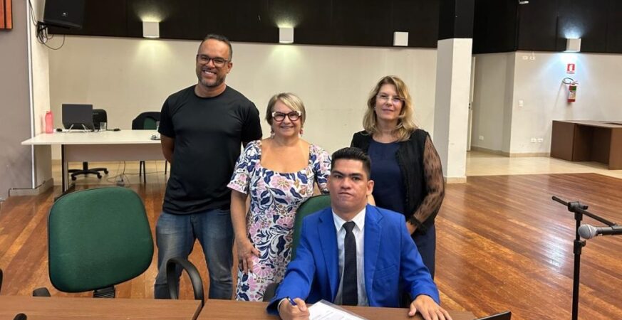 Servidor usa história de vida como inspiração para mestrado sobre inclusão de pessoas com deficiência