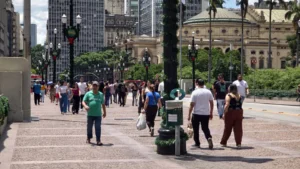 São Paulo tem previsão de calor de 28°C e chuva fraca na tarde desta terça (5)