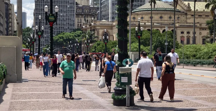 São Paulo tem previsão de calor de 28°C e chuva fraca na tarde desta terça (5)