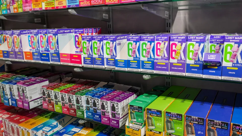 De olho nos jovens, indústria do tabaco tenta liberar aditivos de sabor e aroma, alerta Inca