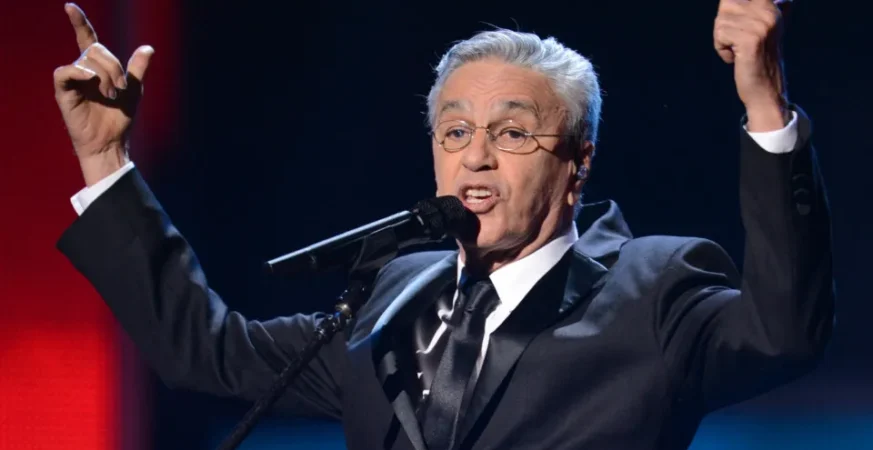 Caetano Veloso, Marieta Severo e mais artistas condenam jogo do Tigrinho