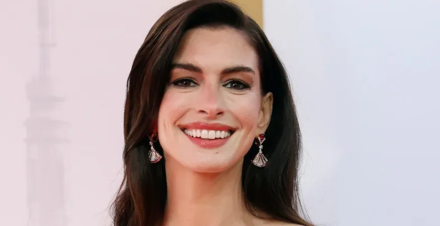 Catarata precoce deixou Anne Hathaway