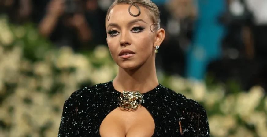 Sydney Sweeney volta a repercutir após cena quente e topless em