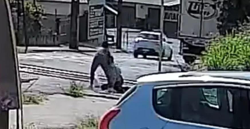 Professora salva homem de atropelamento em ferrovia e relata