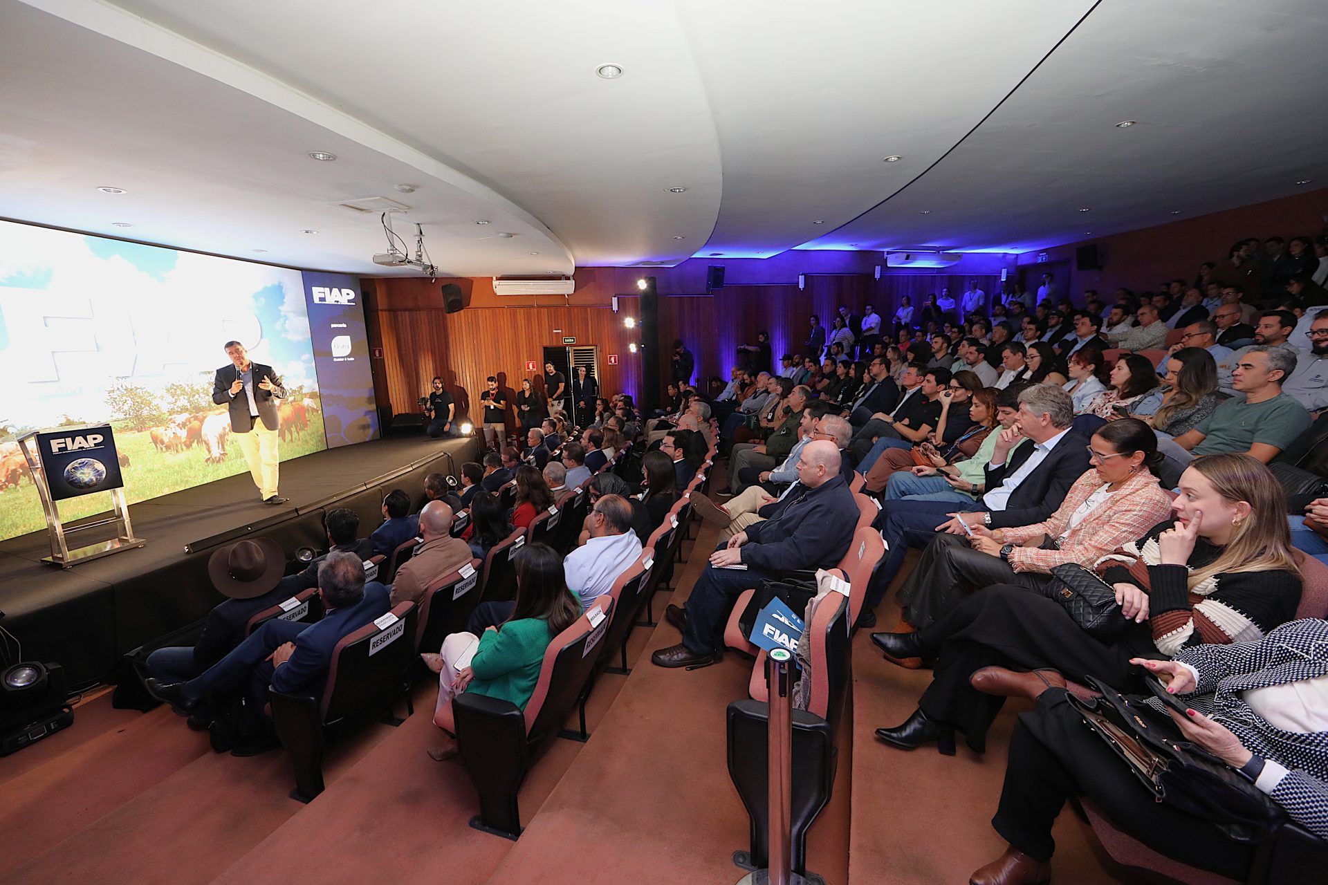 Crescimento sustentável de MS na produção de alimentos e energia renovável é destaque em fórum internacional