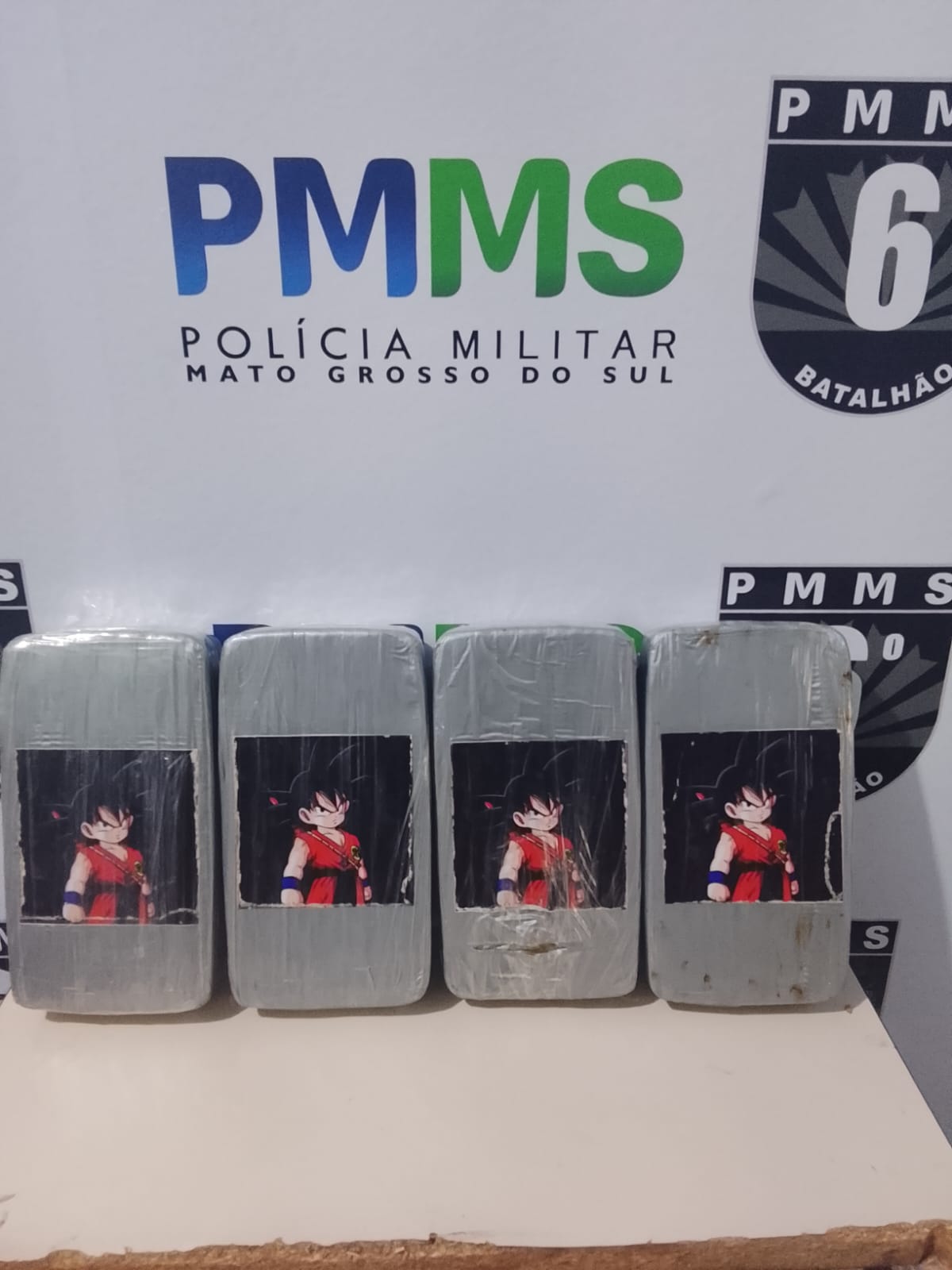 Polícia Militar apreende mais de 4 kg de pasta base durante a operação protetor no lampião aceso