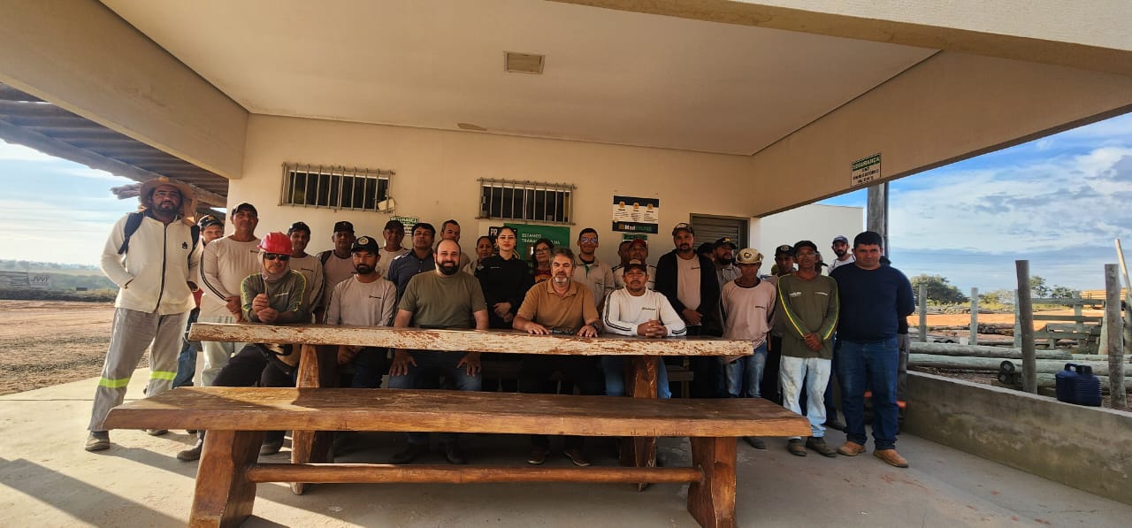 Polícia Militar realiza palestra sobre violência doméstica para colaboradores da empresa MadImune em Coxim