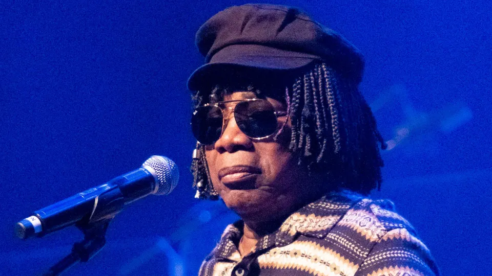 Milton Nascimento é internado com pneumonia em emergência