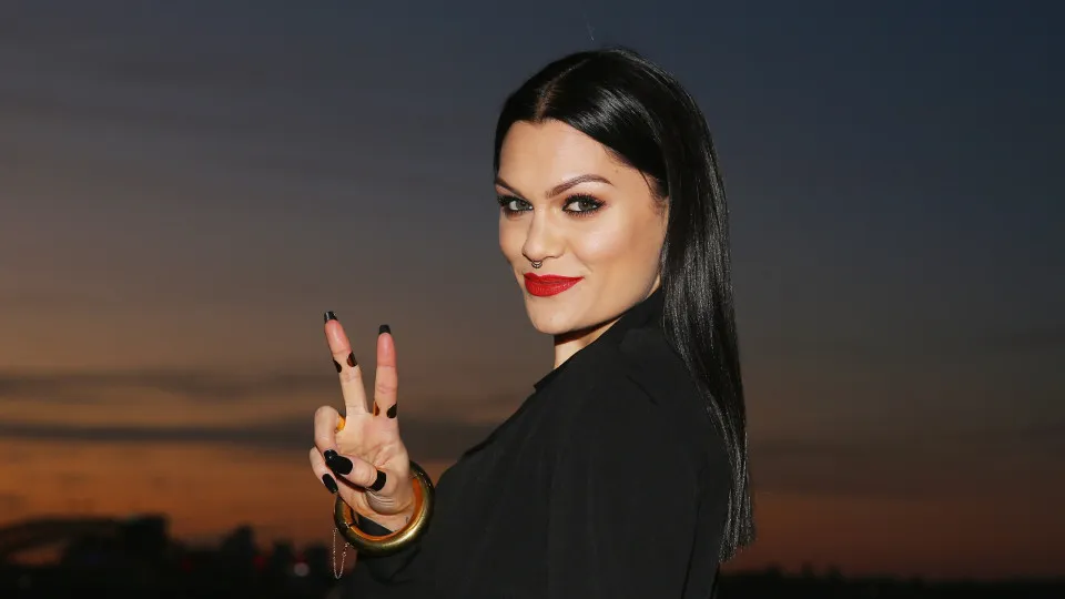 Jessie J anuncia fim de noivado com pai de seu filho