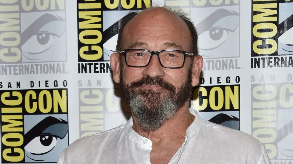 Morre Chuck Russell, diretor do filme