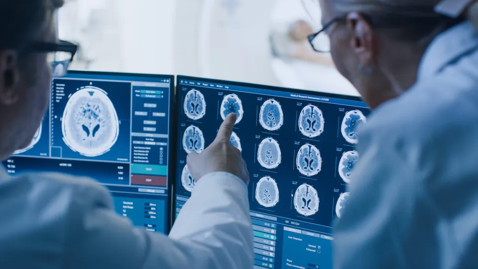 Quais médicos os homens devem procurar em cada fase da vida?