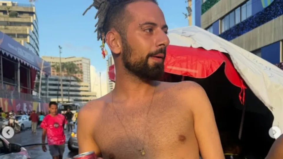 Ex-namoradas acusam Cartolouco de agressões; vídeo mostra influenciador queimando vítima com cigarro