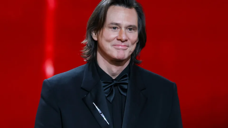 Jim Carrey quebra silêncio após morte do diretor de