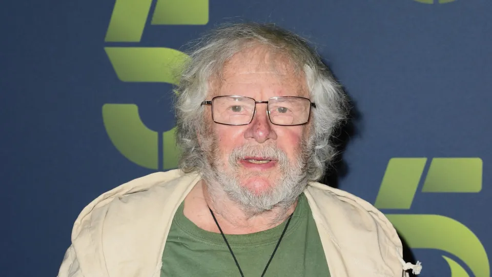 Bill Oddie, apresentador e comediante britânico, morre aos 85 anos