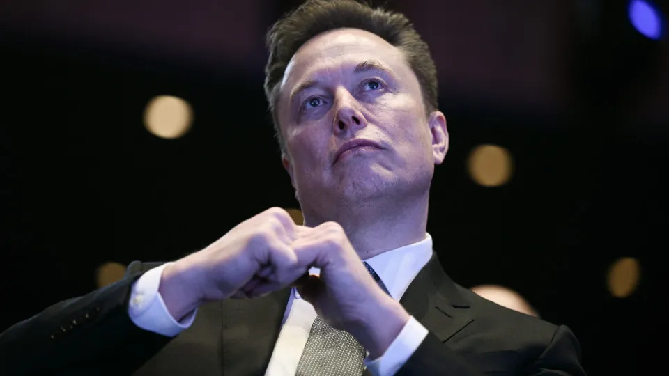 Elon Musk quer usar IA para fazer versão de