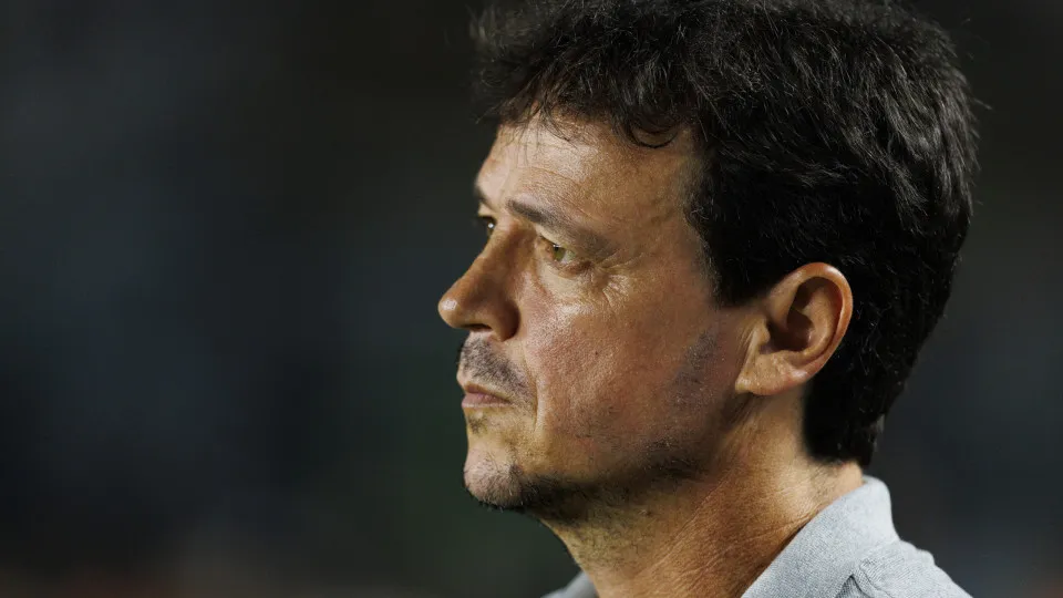 Diniz aponta frustração e tristeza no Corinthians com saída de Memphis: