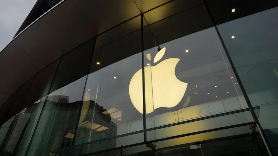 Apple fecha parceria superior a US$ 30 bilhões com Broadcom para produção de chips nos EUA