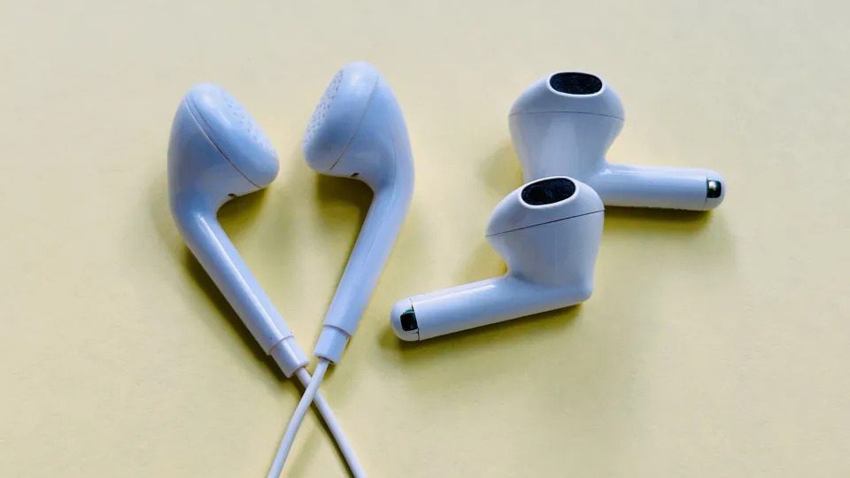 Fones com ou sem fios? Veja os pontos positivos e negativos
