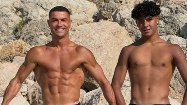 Ronaldo posa sem camisa com Cristianinho e faz provocação ao filho