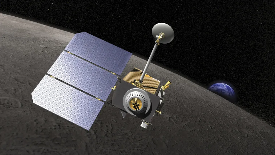 NASA revela cratera na Lua após impacto de foguete abandonado da SpaceX